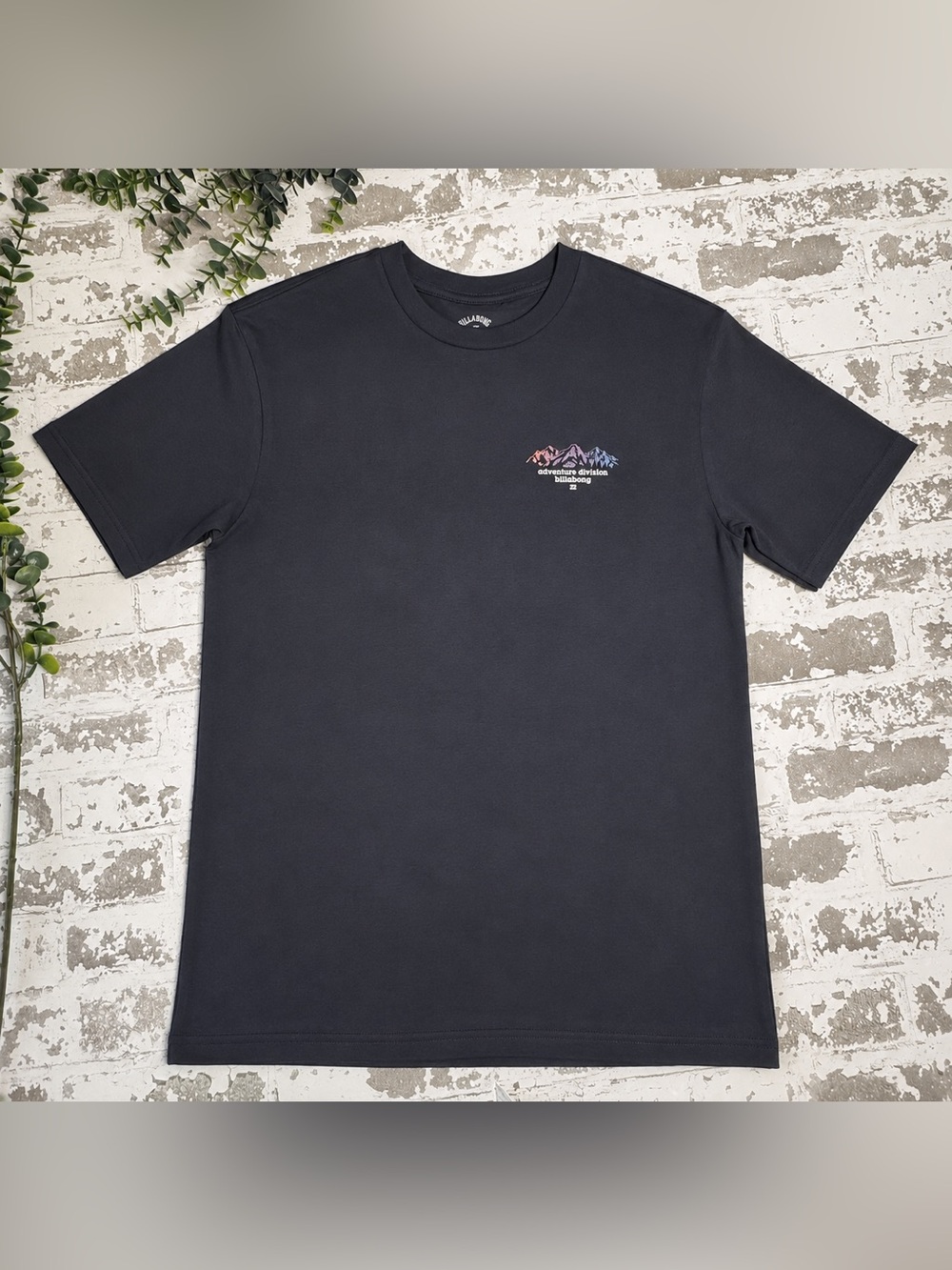 Billabong Charcoal Black Short-Sleeve Mountain Graphic Tee Size M